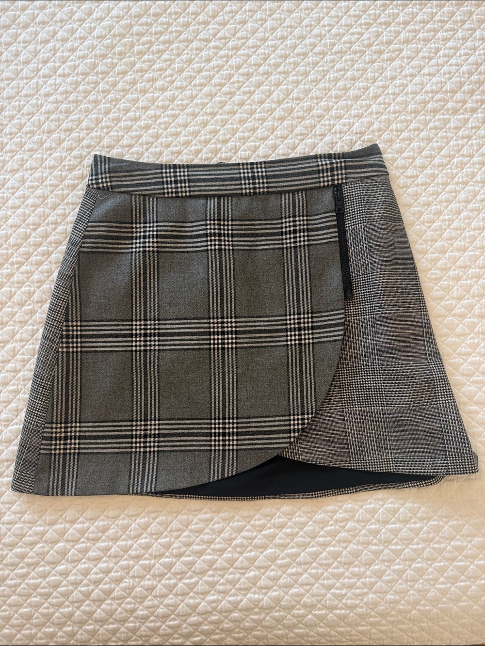 Alice + Olivia Grey Plaid Asymmetrical Mini Skirt